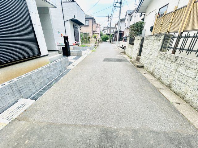 八千代市八千代台北12丁目01期の前面道路含む現地写真
