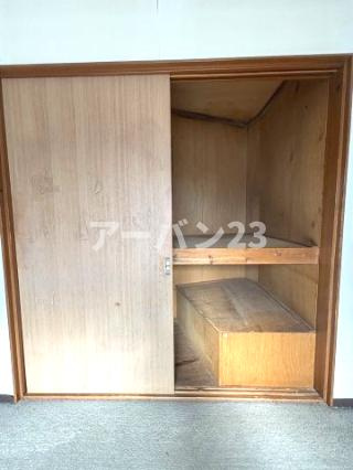 伊奈平４丁目貸家の収納
