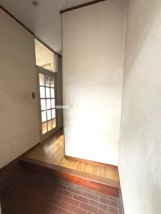 伊奈平４丁目貸家の玄関