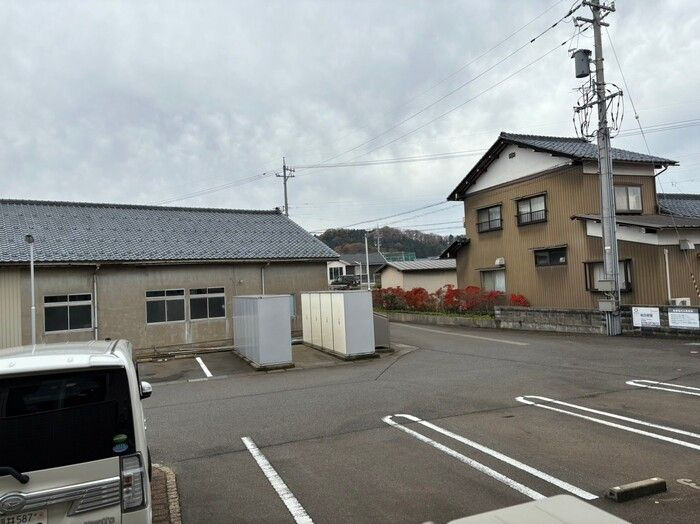 クロワール　A棟の駐車場