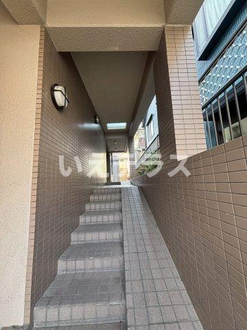 メゾン下沢のエントランス