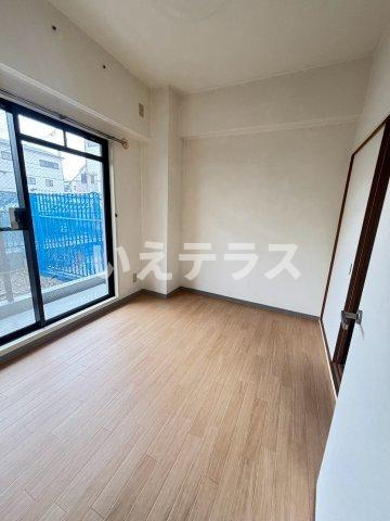 メゾン下沢の洋室|広々とした洋室です