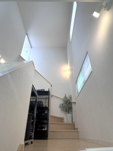 安城市篠目町井山戸建の内装|階段