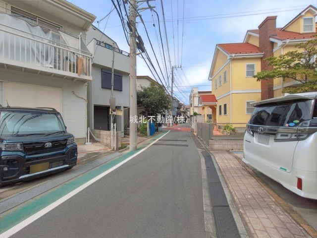 練馬区富士見台2丁目 限定1棟の前面道路含む現地写真|前面道路南東側約4.0ｍ公道に面する限定1棟