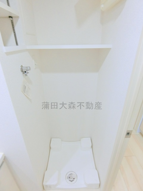 ブライズ多摩川の設備|棚収納付の洗濯機置場