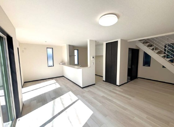 平塚市田村5丁目　中古一戸建ての居間・リビング
