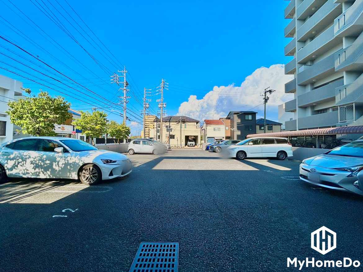 ユニーブル黒川シティの駐車場