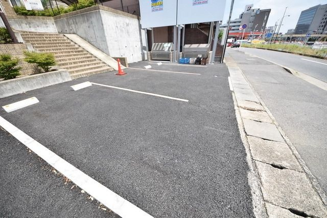 千葉市中央区登戸３丁目のアパートの駐車場