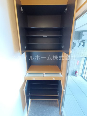 【玄関】 | ユトリロ王ヶ崎A | イメージ写真です。