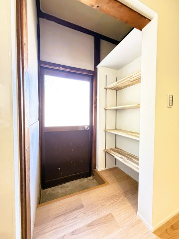 桜井市三輪の収納|◆可動棚が便利な収納付き◆