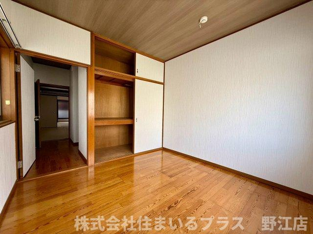 内代町一丁目貸家の居間・リビング
