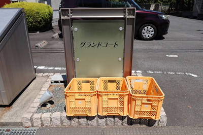 【エントランス】 | グランドコート Ｂ | 館銘板