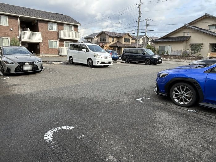 リビングタウン舟橋壱番館　Aの駐車場