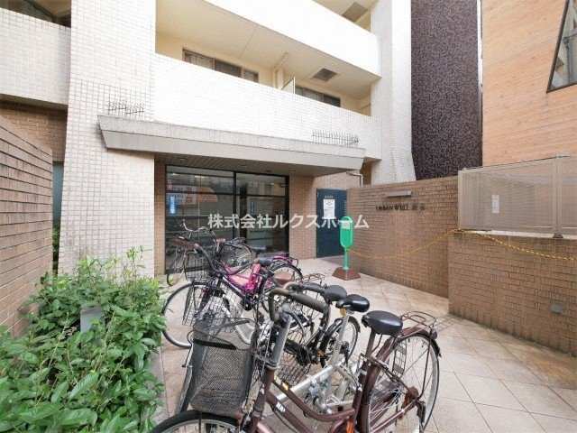 アーバンウェル茨木のエントランス