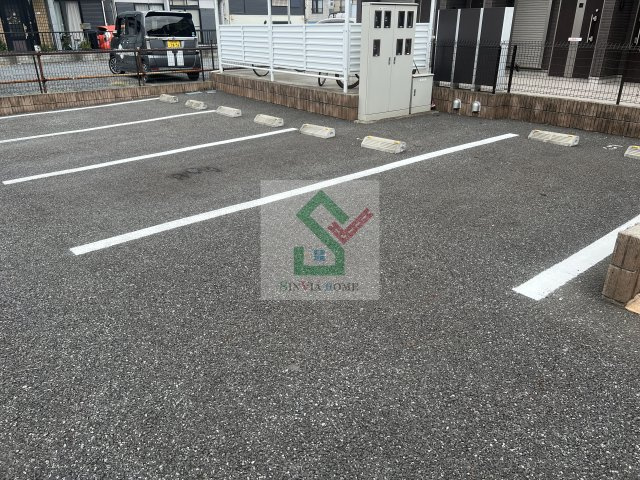 ルミナスの駐車場