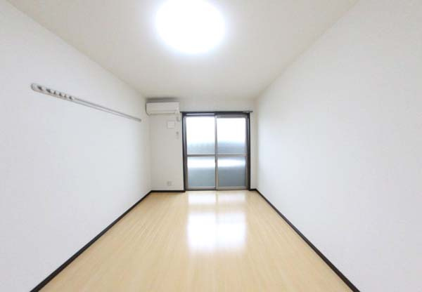 モンサント旭町の内装|ゆったりした洋室です