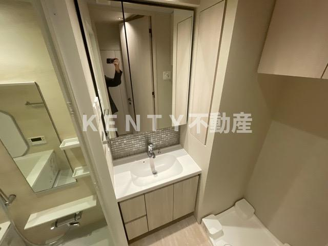 【独立洗面台】 | シーズンフラッツ大森西 | 朝の支度にも助かる、独立の洗髪洗面化粧台