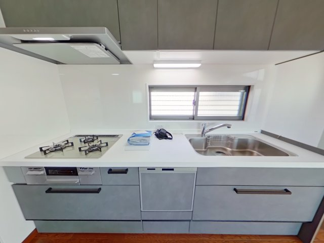 岡山市北区富町2丁目　一戸建てのキッチン|作業スペースがしっかりあり、毎日の家事をスムーズにこなせるキッチンです。明るく、気持ちよく使えるのもうれしいポイントです。