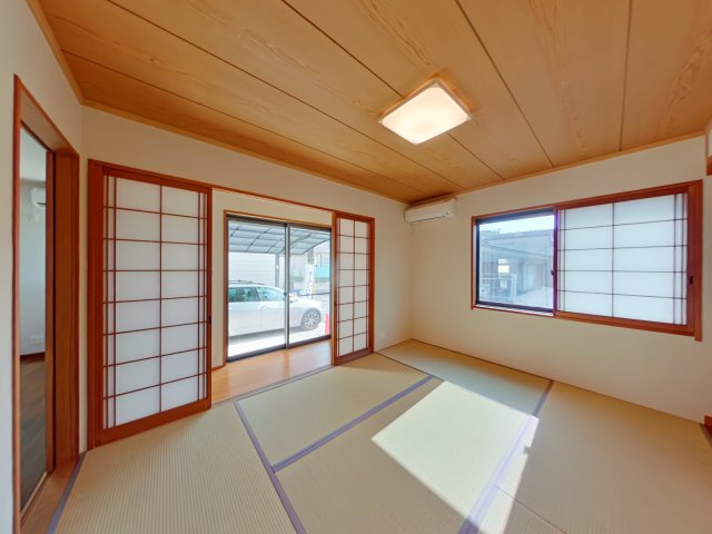 岡山市北区富町2丁目　一戸建ての和室|明るさのある和室に、床の間や仏間、押し入れが備わっています。来客時にも使いやすく、ゆったりとした時間を過ごせる空間です。
