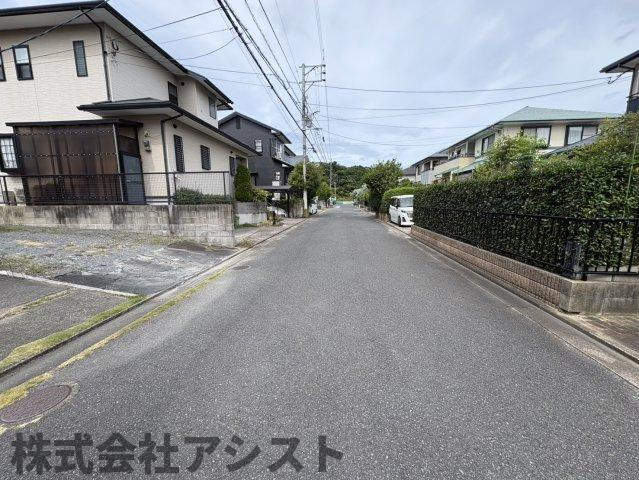 星ケ丘売戸建ての前面道路含む現地写真