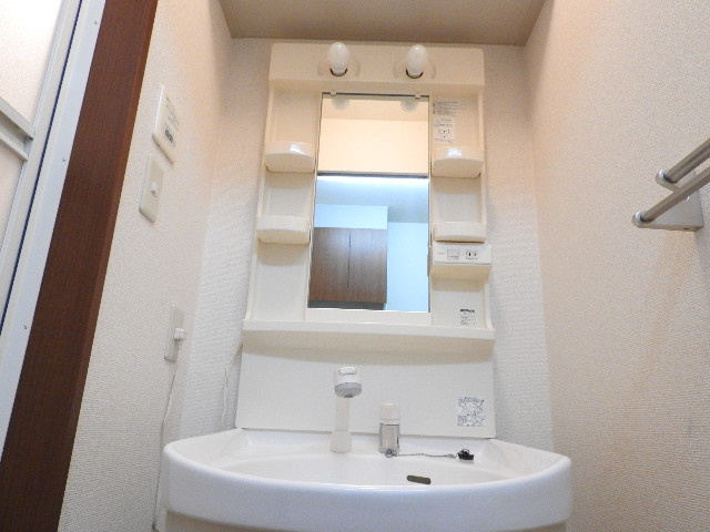 ラパエ西加瀬の独立洗面台|他のお部屋の参考写真となります。