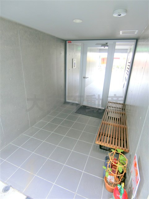 トレスコート大森山王のエントランス