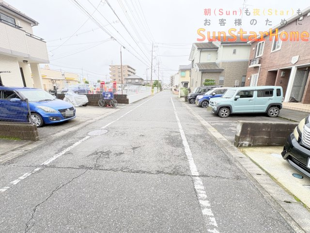 【サンスターホーム】青梅市新町8丁目　リフォーム中古戸建の前面道路含む現地写真