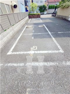 【駐車場】 | Duo-α | 駐車場があるので、車を買う予定の方も安心です