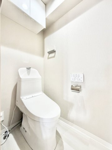 【トイレ】 | 藤沢ダイカンプラザ | 温水洗浄便座付のトイレです。
毎日使う場所だから、より快適な空間に仕上げられています。