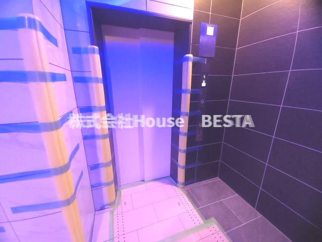 セレニテ神戸駅前アリエのロビー