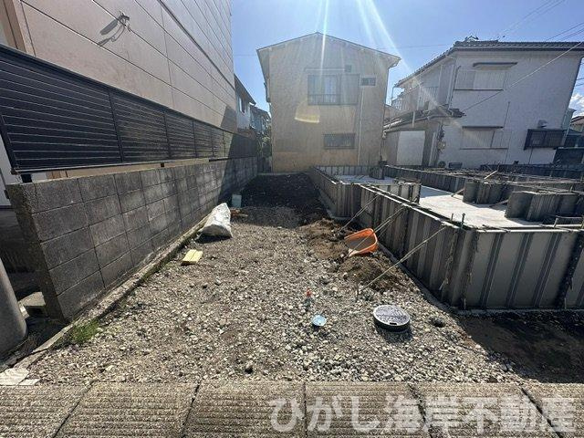 茅ヶ崎市室田３丁目　新築戸建　全２棟の駐車場|8月6日撮影　工事中　駐車スペース