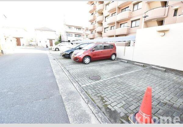 アムール真砂の駐車場|車をお持ちの方に嬉しい駐車場付きの物件です