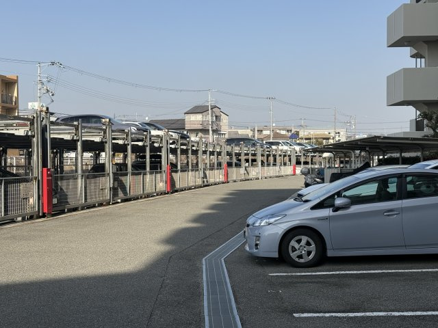 ファミール西神戸の駐車場