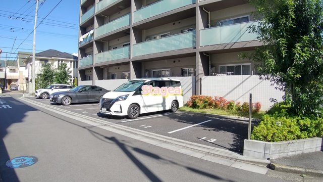 アロッジオの駐車場