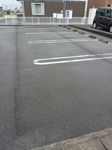 プレアヴェニューＤの駐車場|駐車場に車を止められます