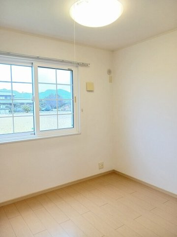 プレアヴェニューＤの内装|明るい室内です