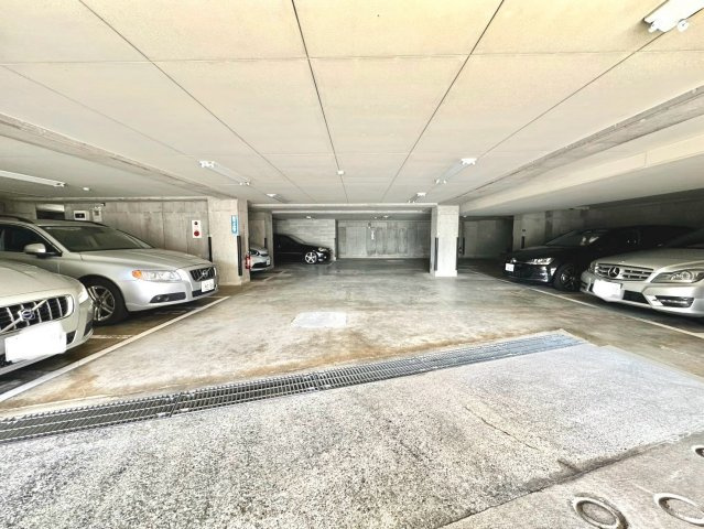 ドメスたまプラーザの駐車場|駐車場への移動負担が少なく快適なカーライフを実現します。
