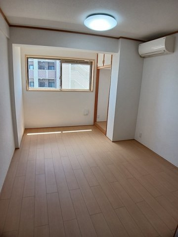 アドラブールの内装|明るい色調の室内です