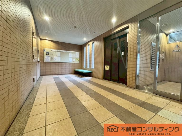 ハイツ本山のエントランス