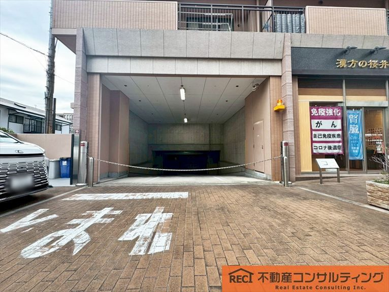 ハイツ本山の駐車場