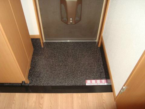 シャイン妙音の玄関