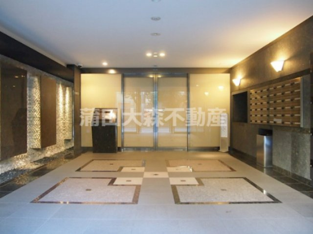蒲田駅人気分譲賃貸マンションのエントランス|防犯カメラTVモニター付オートロック宅配BOXメールBOX管理人室