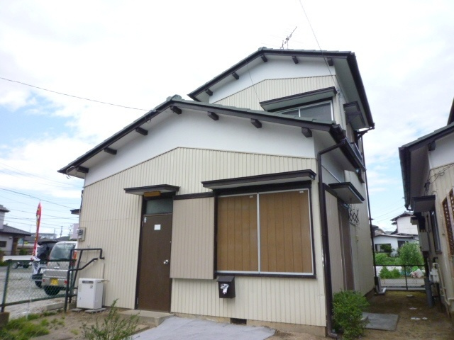 井野古谷邸（右）の外観