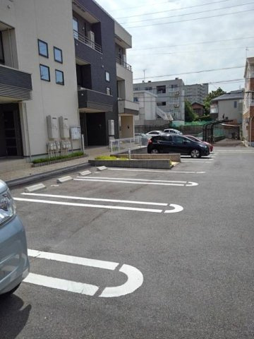 レルム・ダイキの駐車場