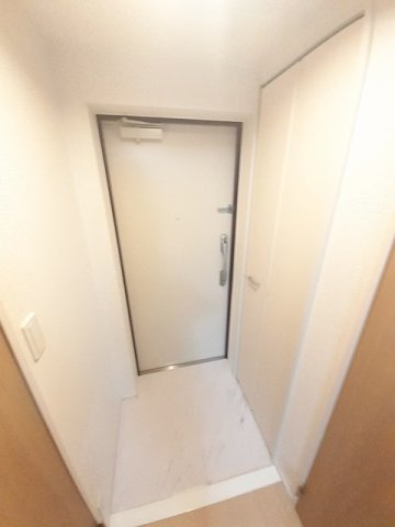 ウイステリア関口の玄関