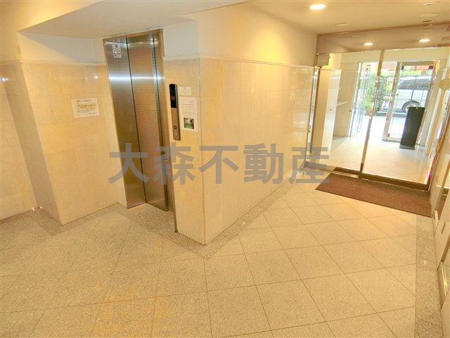 菱和パレス大森のエントランス