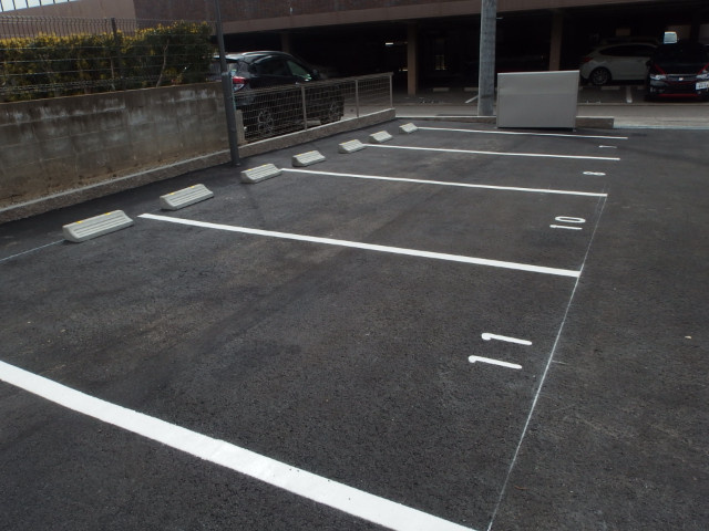 ドッグパウズ戸崎の駐車場