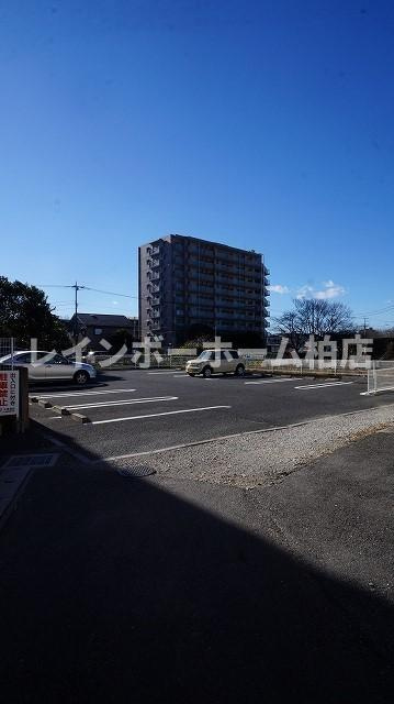 【仲介手数料：50％OFF】対象物件！の駐車場