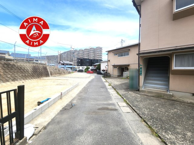 福津市中央2丁目第1-2棟（1号棟）の外観|前面道路含む現地の写真です。