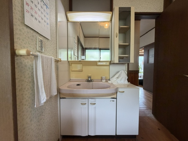 中古：若葉町64号4番地2の独立洗面台